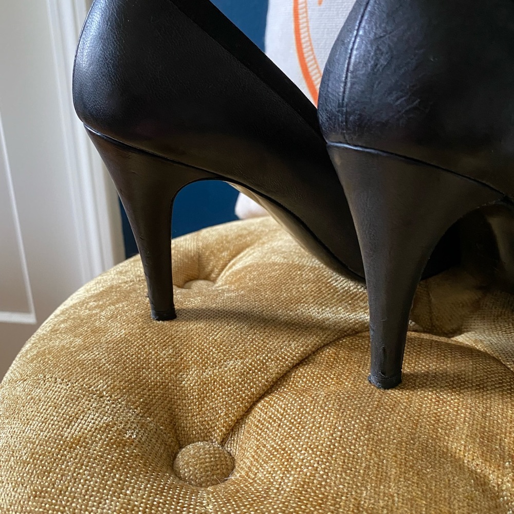 CHANEL Camellia Flower Accent Pump - Picture 9 of 12